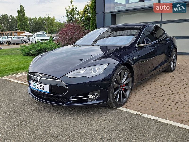 Tesla Model S 2015
