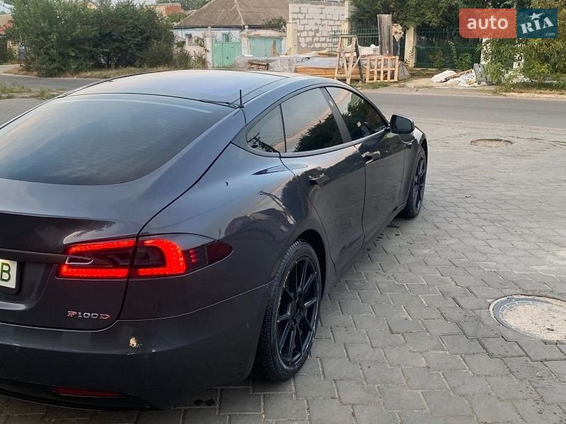Лифтбек Tesla Model S 2018 в Николаеве