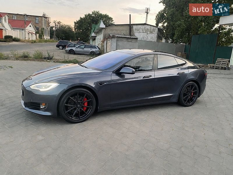 Лифтбек Tesla Model S 2018 в Николаеве