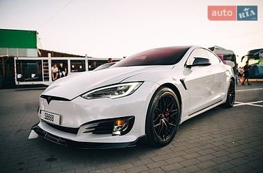 Лифтбек Tesla Model S 2019 в Виннице