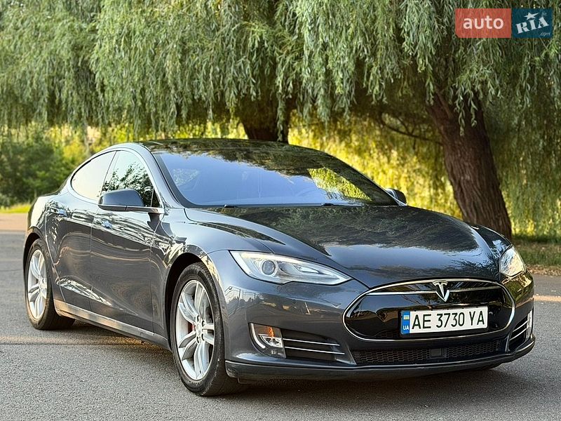 Tesla Model S 2015