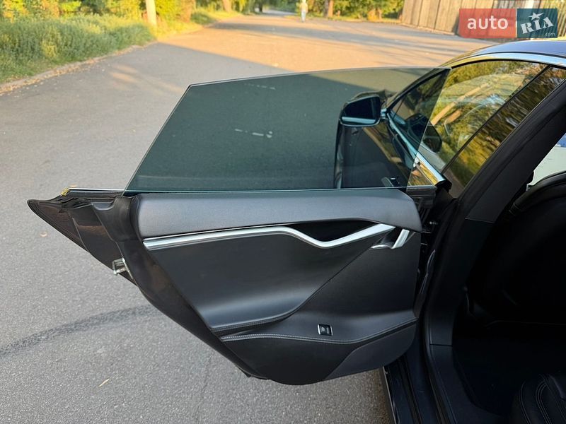 Ліфтбек Tesla Model S 2015 в Кривому Розі фото 25 Ліфтбек Tesla Model S 2015 в Кривому Розі