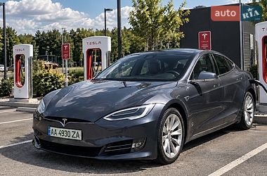 Лифтбек Tesla Model S 2019 в Тернополе