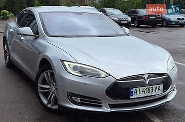 Ліфтбек Tesla Model S 2014 в Ніжині