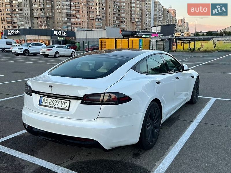 Лифтбек Tesla Model S 2022 в Львове