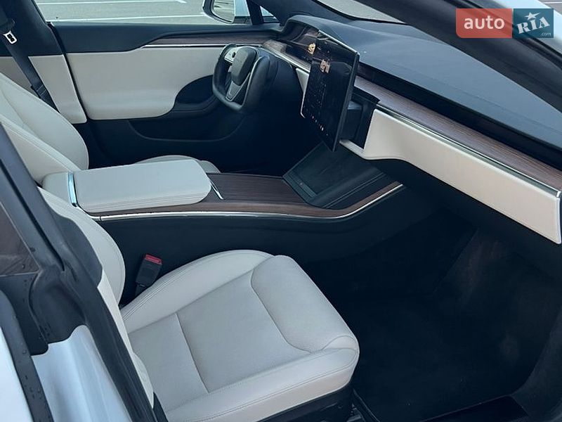 Лифтбек Tesla Model S 2022 в Львове