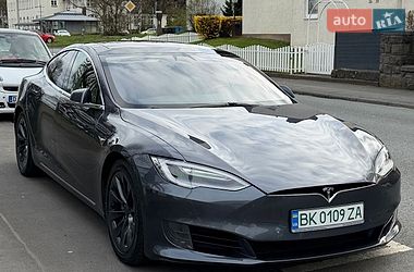 Ліфтбек Tesla Model S 2017 в Рівному