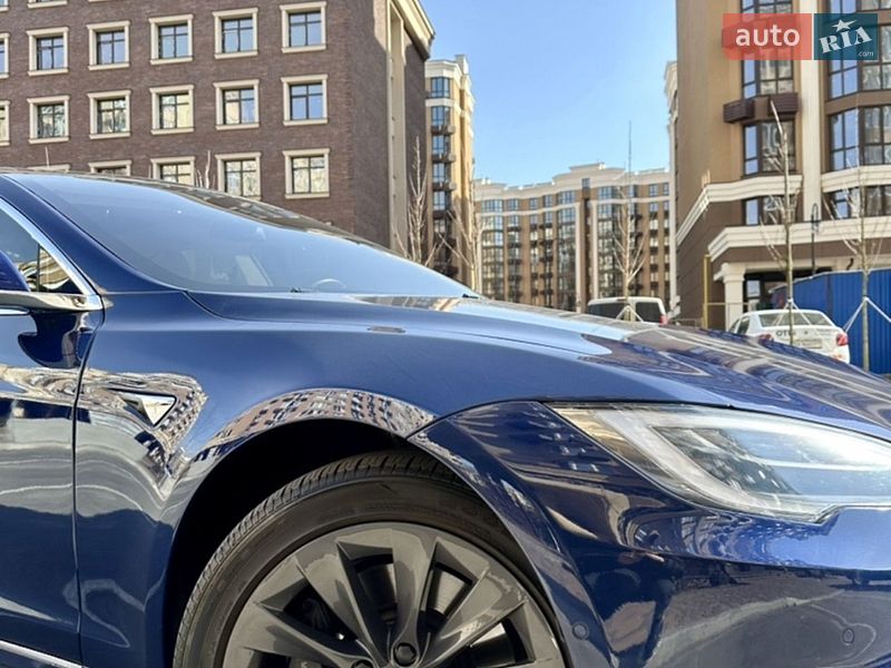 Лифтбек Tesla Model S 2018 в Киеве фото 3 Лифтбек Tesla Model S 2018 в Киеве