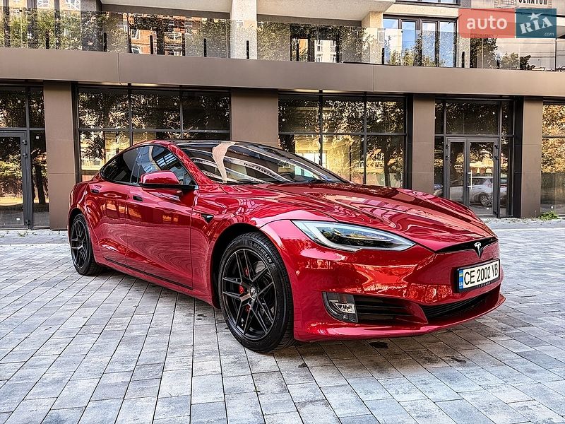Лифтбек Tesla Model S 2019 в Черновцах