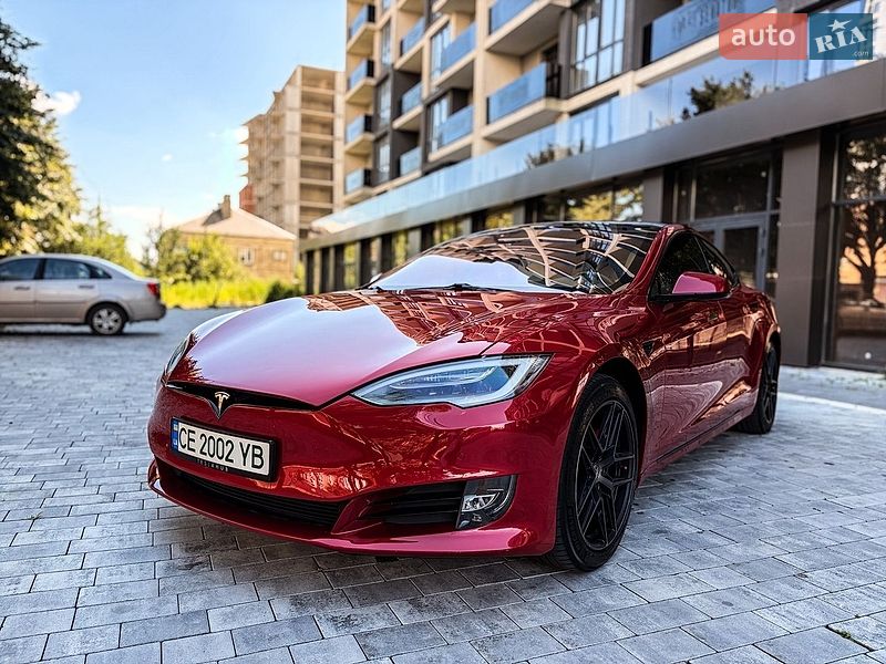 Лифтбек Tesla Model S 2019 в Черновцах