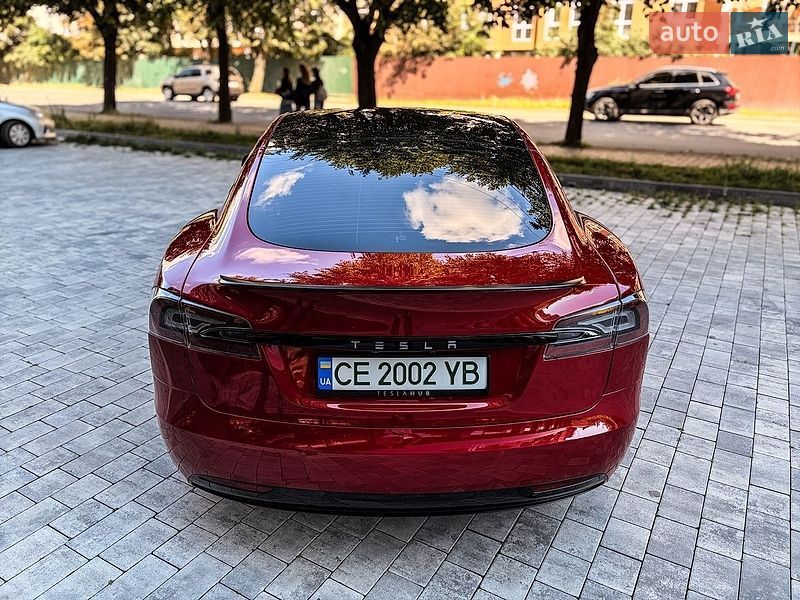 Лифтбек Tesla Model S 2019 в Черновцах