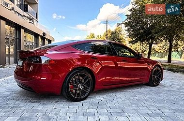 Лифтбек Tesla Model S 2019 в Черновцах