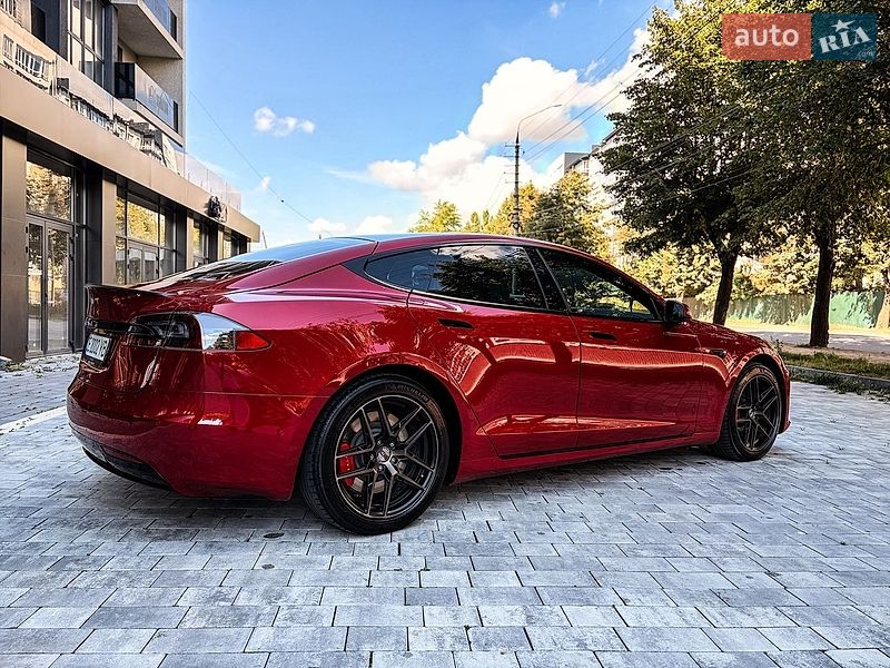 Лифтбек Tesla Model S 2019 в Черновцах