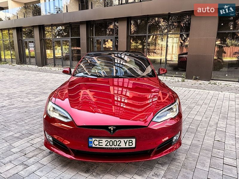 Лифтбек Tesla Model S 2019 в Черновцах