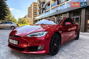 Лифтбек Tesla Model S 2019 в Черновцах