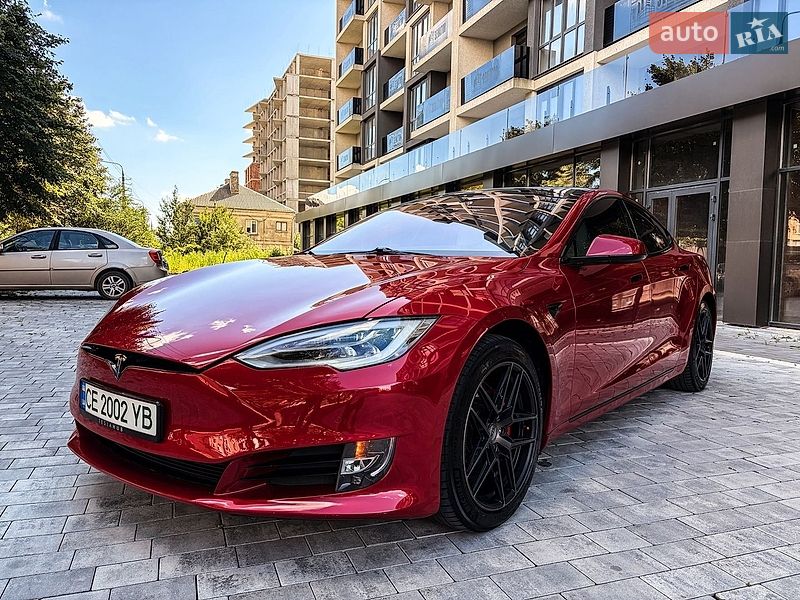 Лифтбек Tesla Model S 2019 в Черновцах
