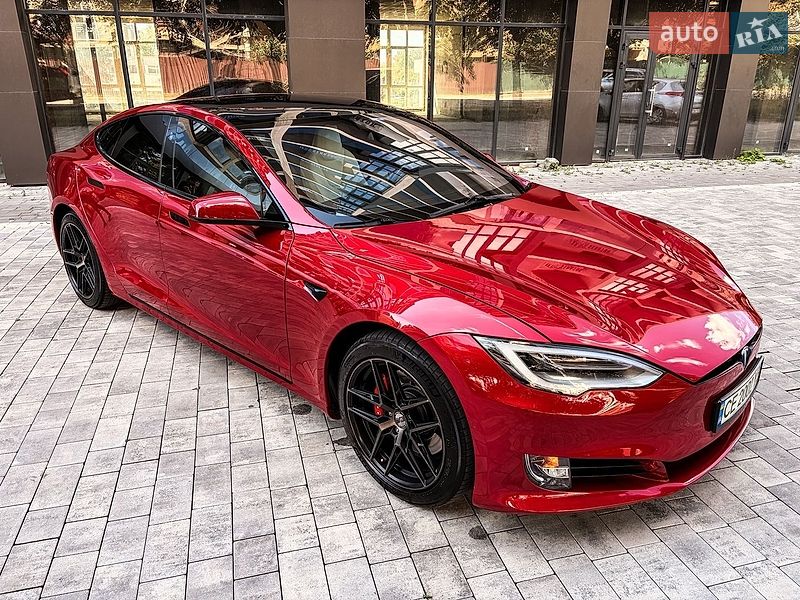 Лифтбек Tesla Model S 2019 в Черновцах
