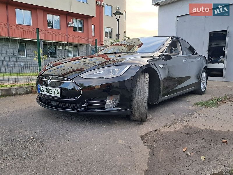 Ліфтбек Tesla Model S 2015 в Вінниці