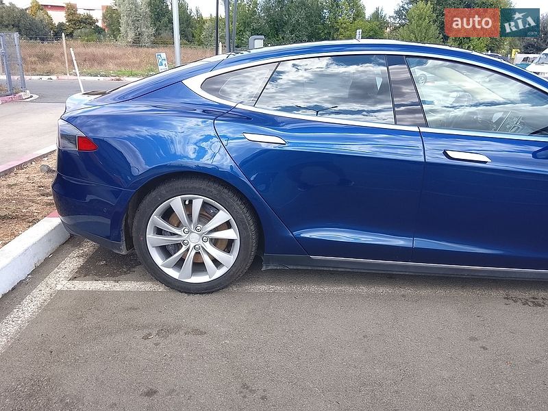 Лифтбек Tesla Model S 2016 в Днепре