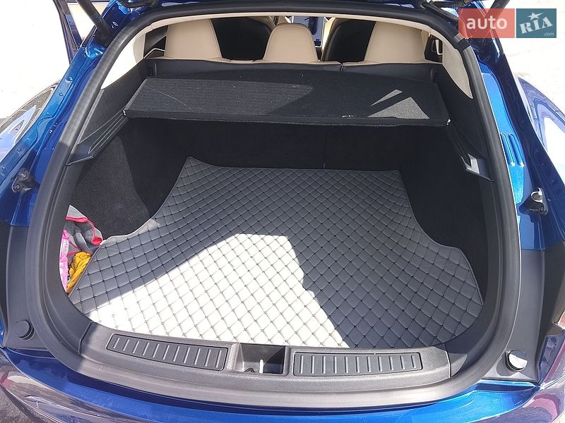Лифтбек Tesla Model S 2016 в Днепре