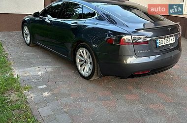Ліфтбек Tesla Model S 2017 в Львові