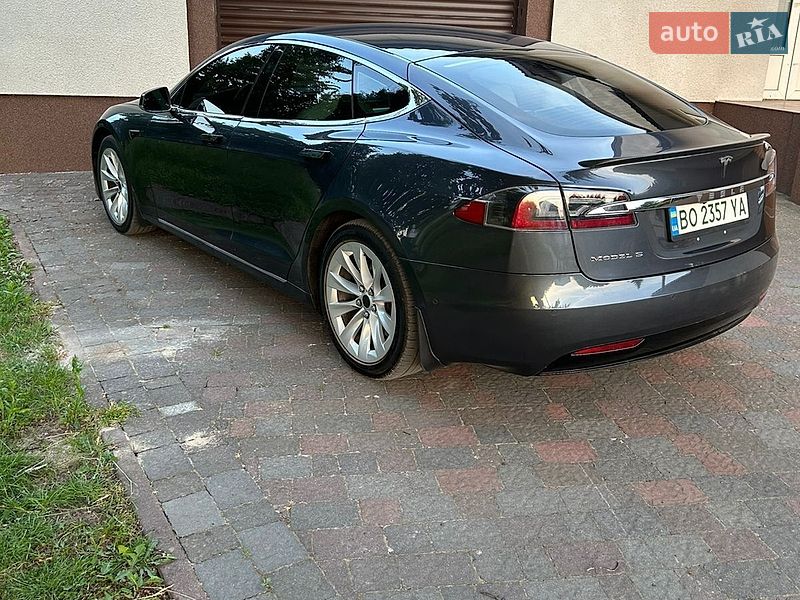 Ліфтбек Tesla Model S 2017 в Львові