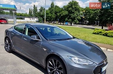 Ліфтбек Tesla Model S 2014 в Кременчуці