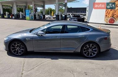 Ліфтбек Tesla Model S 2014 в Кременчуці