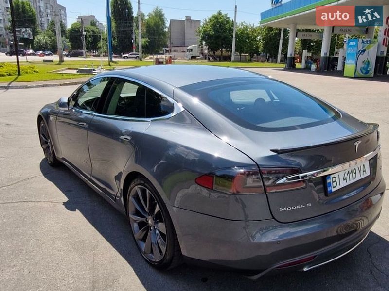 Ліфтбек Tesla Model S 2014 в Кременчуці