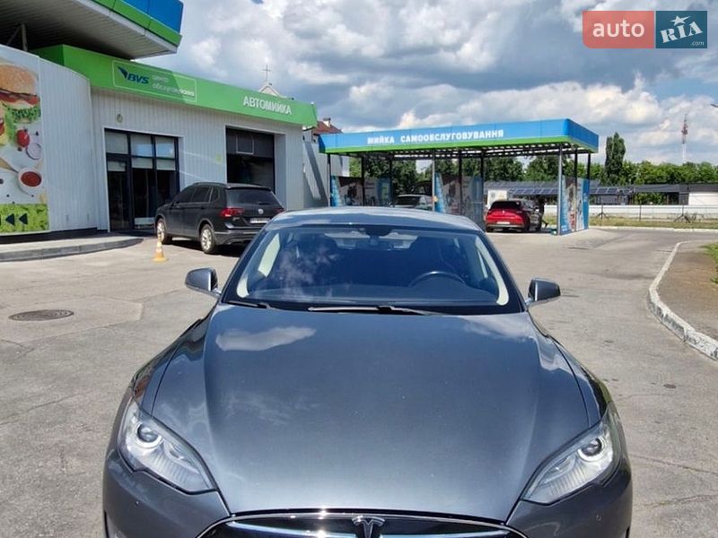 Ліфтбек Tesla Model S 2014 в Кременчуці