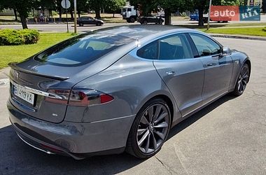 Ліфтбек Tesla Model S 2014 в Кременчуці