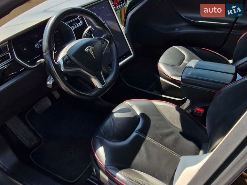 Ліфтбек Tesla Model S 2014 в Кременчуці