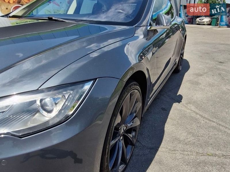 Ліфтбек Tesla Model S 2014 в Кременчуці