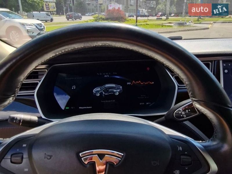 Ліфтбек Tesla Model S 2014 в Кременчуці