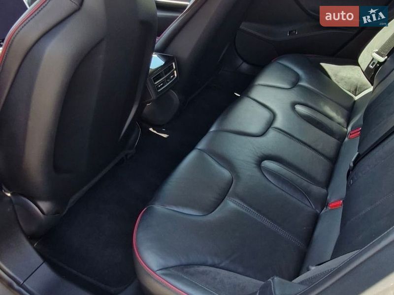 Ліфтбек Tesla Model S 2014 в Кременчуці