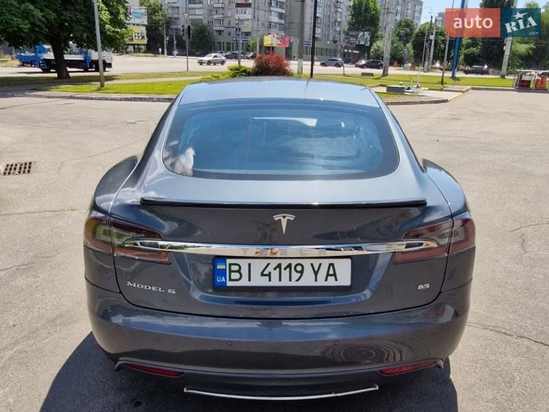 Ліфтбек Tesla Model S 2014 в Кременчуці