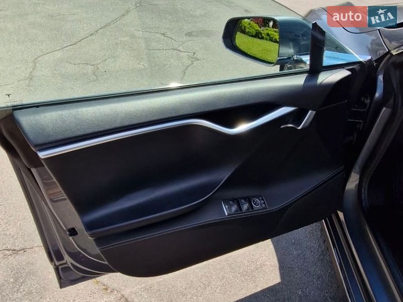 Ліфтбек Tesla Model S 2014 в Кременчуці
