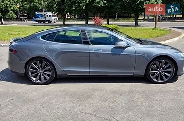 Ліфтбек Tesla Model S 2014 в Кременчуці