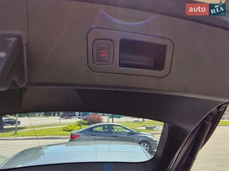 Ліфтбек Tesla Model S 2014 в Кременчуці
