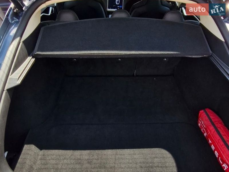 Ліфтбек Tesla Model S 2014 в Кременчуці