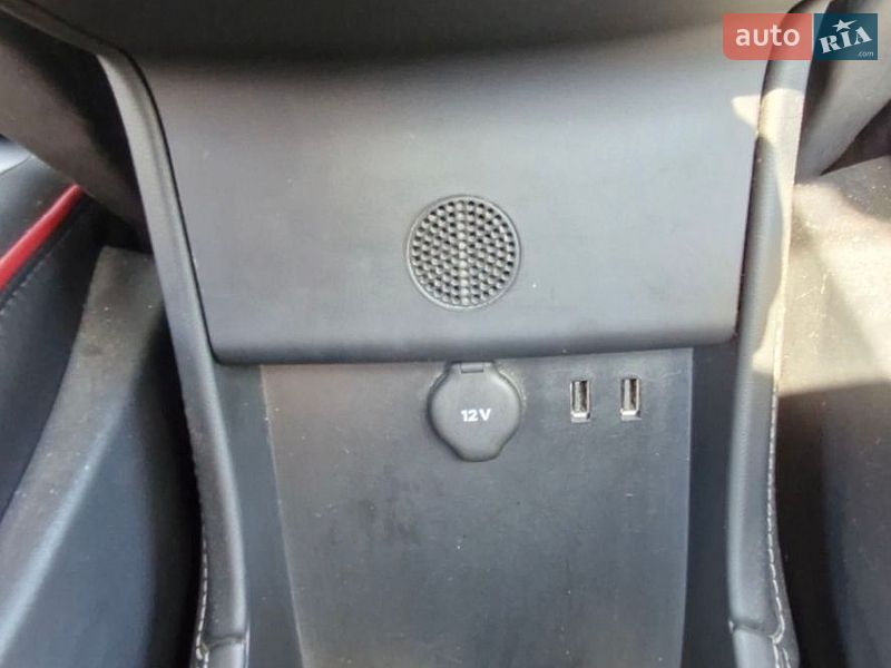 Ліфтбек Tesla Model S 2014 в Кременчуці