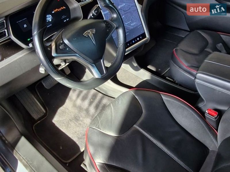Ліфтбек Tesla Model S 2014 в Кременчуці