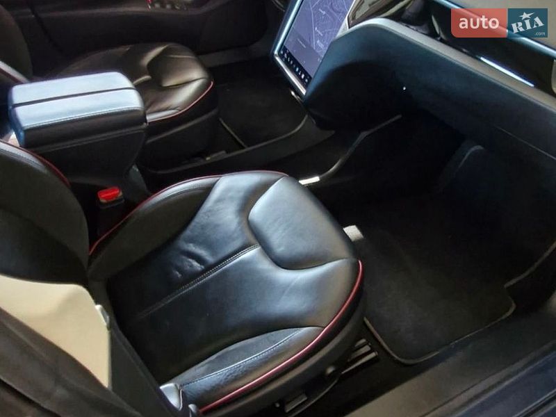 Ліфтбек Tesla Model S 2014 в Кременчуці