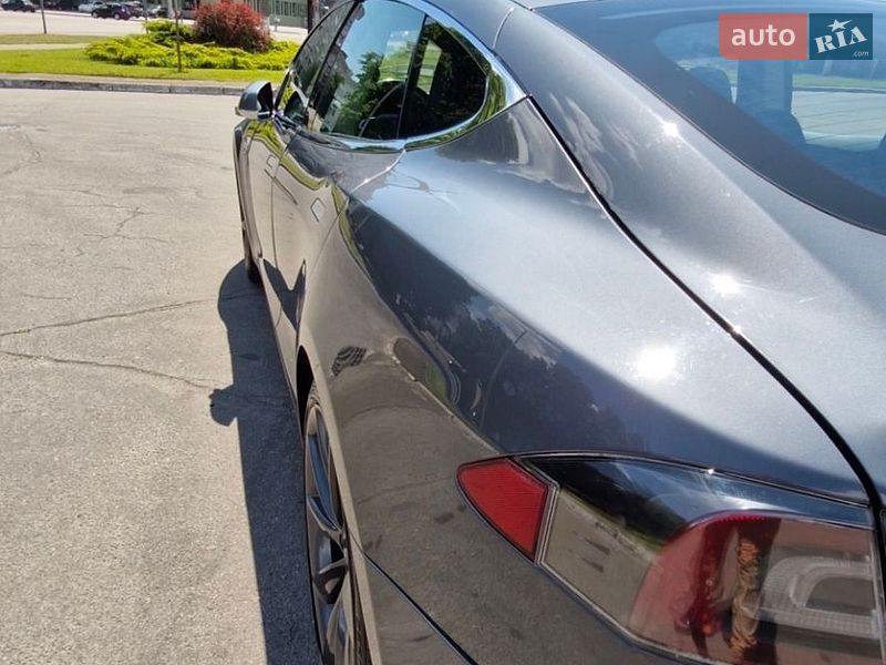 Ліфтбек Tesla Model S 2014 в Кременчуці