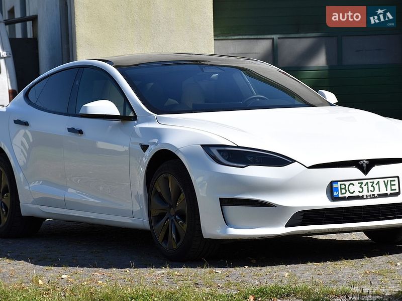 Лифтбек Tesla Model S 2023 в Дрогобыче