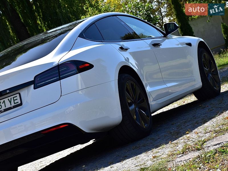 Лифтбек Tesla Model S 2023 в Дрогобыче