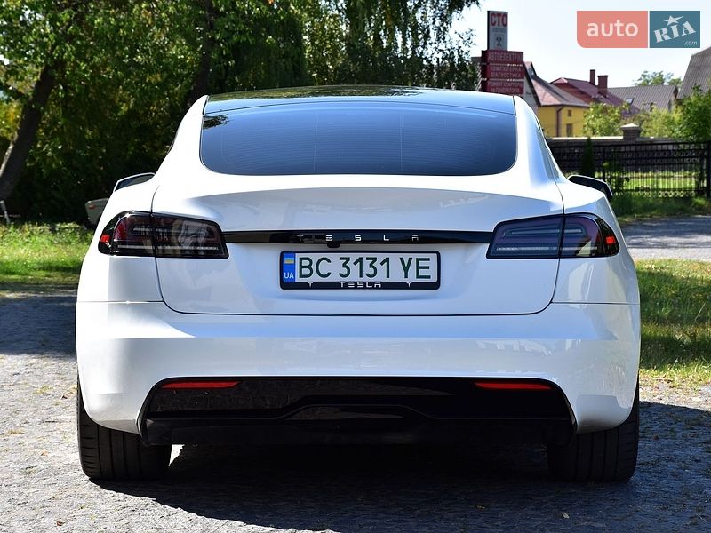 Лифтбек Tesla Model S 2023 в Дрогобыче