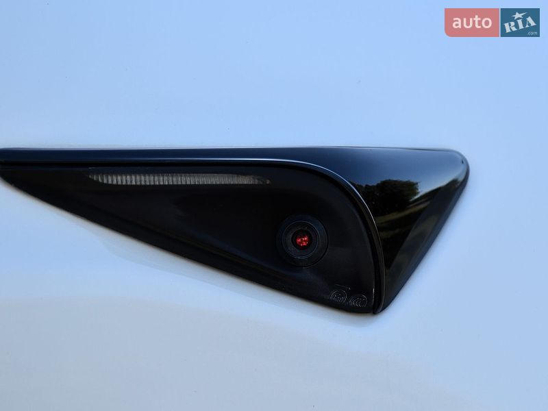 Лифтбек Tesla Model S 2023 в Дрогобыче