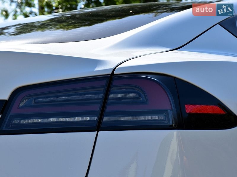 Лифтбек Tesla Model S 2023 в Дрогобыче