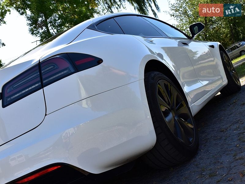 Лифтбек Tesla Model S 2023 в Дрогобыче